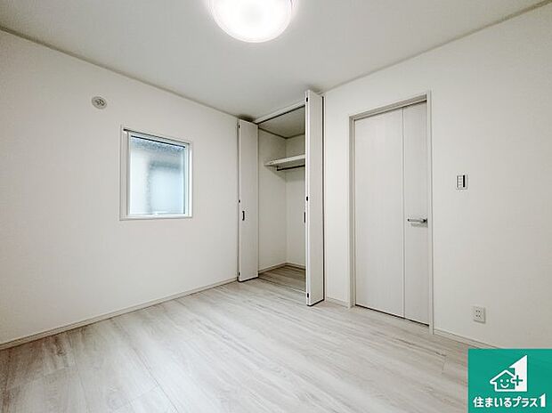 【洋室】シンプルな洋室は、自分好みのインテリアが楽しめます♪ご家族とインテリアや家具を選びに行くのは新築購入時の醍醐味の一つです。ぜひお楽しみください♪