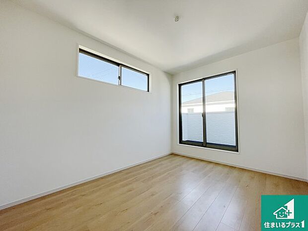 【洋室】シンプルな洋室は、自分好みのインテリアが楽しめます♪ご家族とインテリアや家具を選びに行くのは新築購入時の醍醐味の一つです。ぜひお楽しみください♪