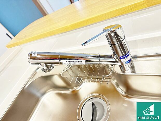 【キッチン水栓】浄水器を内蔵！炊飯時、お茶を作る時に安心してお水を使えます！お湯と冷水、浄水と原水、シャワーの切替えもワンタッチです！