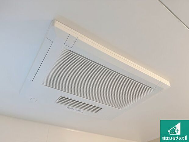 【浴室暖房乾燥機】四季を通して快適なバスライフをお手伝いする浴室暖房乾燥機！浴室の乾燥・暖房・涼風・換気はもちろん、２４時間換気にも対応！ 