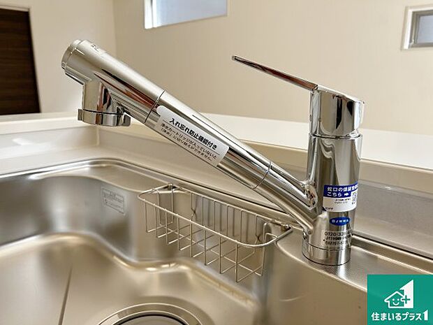 【キッチン水栓】浄水器を内蔵！炊飯時、お茶を作る時に安心してお水を使えます！お湯と冷水、浄水と原水、シャワーの切替えもワンタッチです！