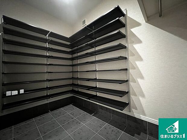 【玄関】たくさんの靴が収納できるので玄関周りはいつもスッキリ！ご家族が増えても安心！