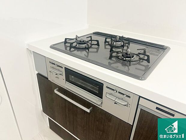 【コンロ】ダブル高火力Ｓｉセンサー付きコンロ！３口あるので、まとめて料理をする時も大活躍！