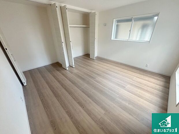 【洋室】収納スペースが充実しているので子供の成長に合わせてたくさん収納ができます!家族構成に合わせた様々な活用ができる収納!