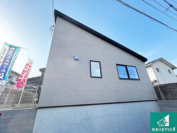 【外観】安心の10年保証!外観を美しく保ち、雨水で汚れを落とします!気になることがありましたら、お気軽にお問い合わせください!