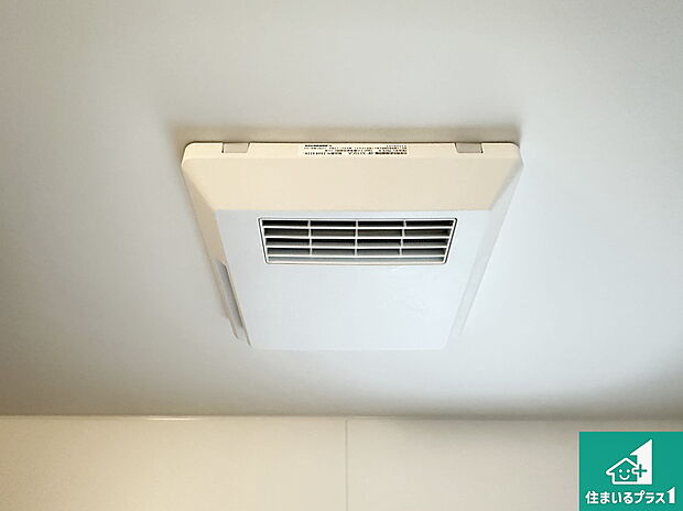 【浴室暖房乾燥機】四季を通して快適なバスライフをお手伝いする浴室暖房乾燥機!浴室の乾燥・暖房・涼風・換気はもちろん、24時間換気にも対応!