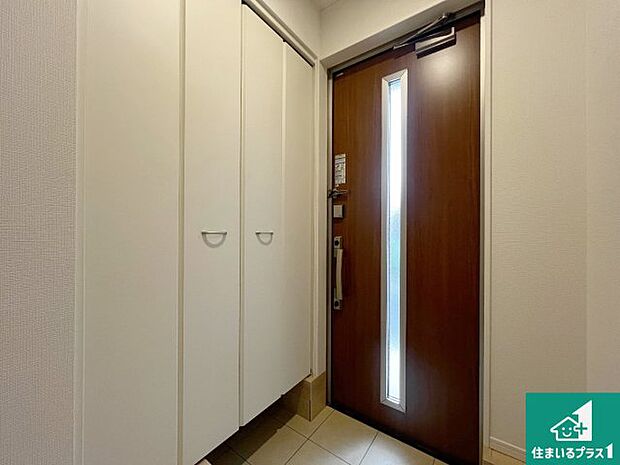 【玄関】シューズボックスにはたくさんの靴が収納できるので玄関周りはいつもスッキリ!ご家族が増えても安心!