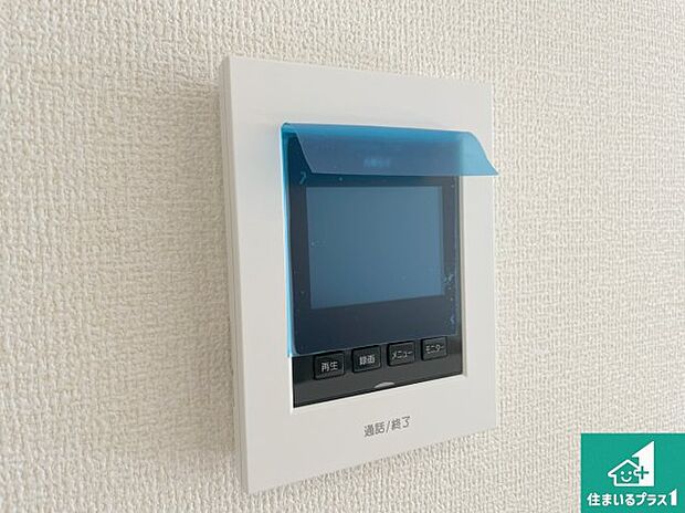 【カラーモニターインターホン】声だけでなく来訪者の姿や顔がモニターで確認できるので、小さなお子様がいらっしゃるご家庭でも安心できます!