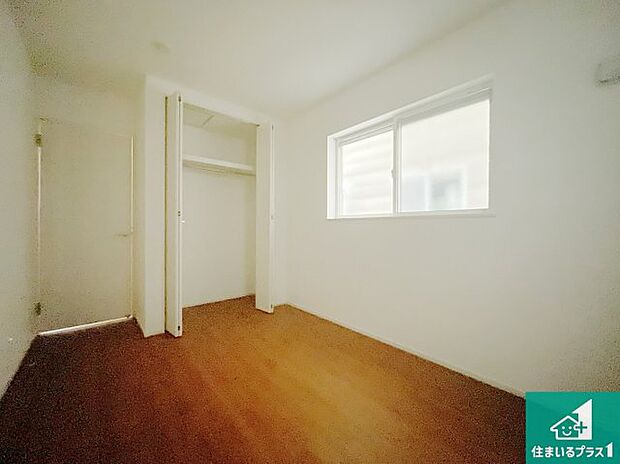 【洋室】収納スペースが充実しているので子供の成長に合わせてたくさん収納ができます!家族構成に合わせた様々な活用ができる収納!