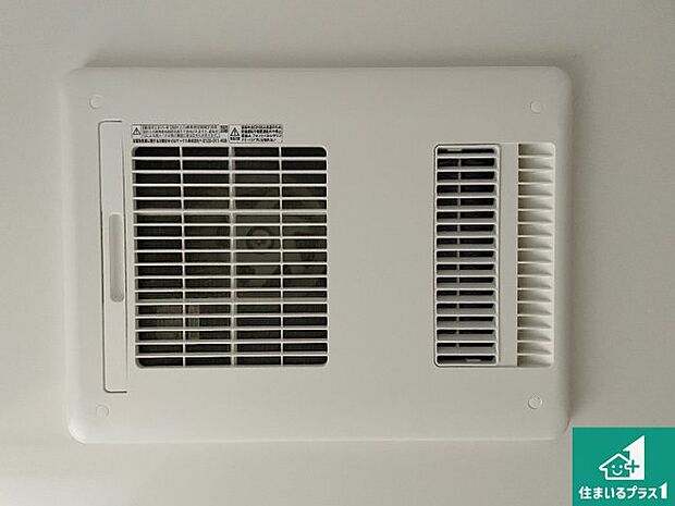 【浴室暖房乾燥機】四季を通して快適なバスライフをお手伝いする浴室暖房乾燥機!浴室の乾燥・暖房・涼風・換気はもちろん、24時間換気にも対応!