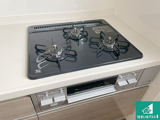 【コンロ】ダブル高火力Ｓｉセンサー付きコンロ！３口あるので、まとめて料理をする時も大活躍！