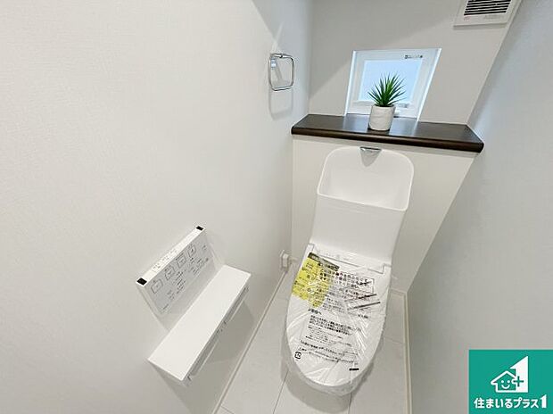 【トイレ】1・2階の2ヶ所にあるので、朝の忙しい時間の順番待ちもなく、深夜の利用にも大変便利です。