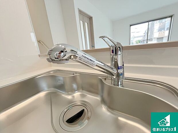 【キッチン水栓】浄水器を内蔵！炊飯時、お茶を作る時に安心してお水を使えます！お湯と冷水、浄水と原水、シャワーの切替えもワンタッチです！