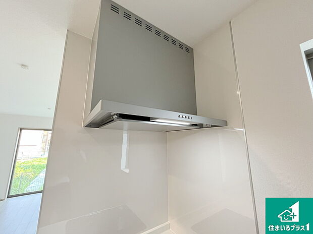 【レンジフード】スタイリッシュな印象のフラットタイプ！LED照明付き！