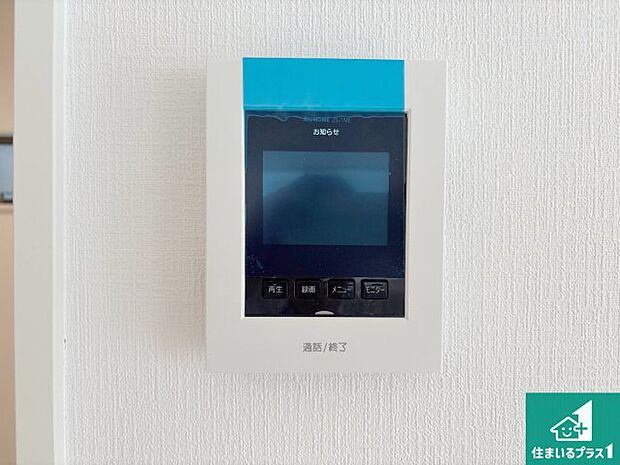 【カラーモニターインターホン】声だけでなく来訪者の姿や顔がモニターで確認できるので、小さなお子様がいらっしゃるご家庭でも安心できます!