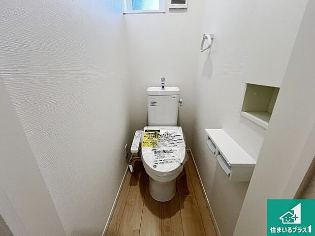 【トイレ】1・2階の2ヶ所にあるので、朝の忙しい時間の順番待ちもなく、深夜の利用にも大変便利です。