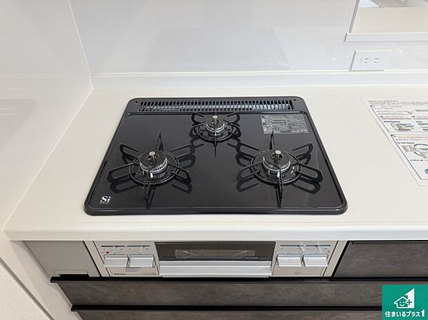 【コンロ】ダブル高火力Ｓｉセンサー付きコンロ！３口あるので、まとめて料理をする時も大活躍！