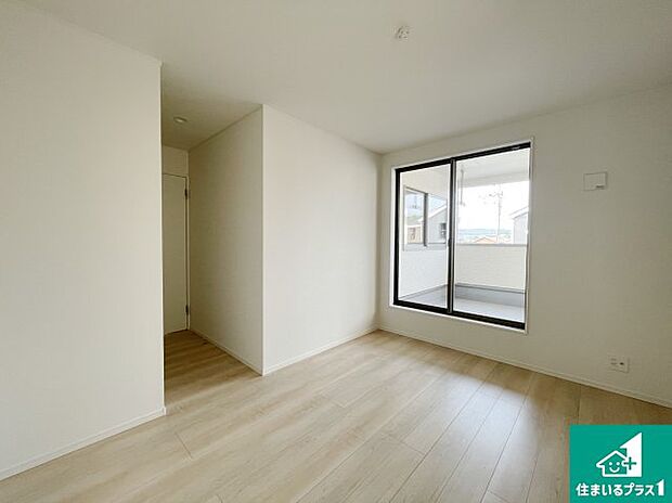 【洋室】シンプルな洋室は、自分好みのインテリアが楽しめます♪ご家族とインテリアや家具を選びに行くのは新築購入時の醍醐味の一つです。ぜひお楽しみください♪