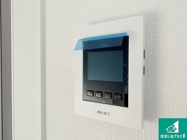 【カラーモニターインターホン】声だけでなく来訪者の姿や顔がモニターで確認できるので、小さなお子様がいらっしゃるご家庭でも安心できます!