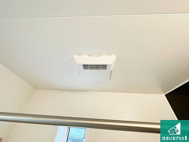 【浴室暖房乾燥機】四季を通して快適なバスライフをお手伝いする浴室暖房乾燥機!浴室の乾燥・暖房・涼風・換気はもちろん、24時間換気にも対応!