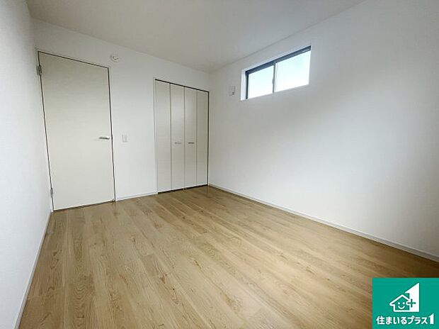 【洋室】収納スペースが充実しているので子供の成長に合わせてたくさん収納ができます!家族構成に合わせた様々な活用ができる収納!