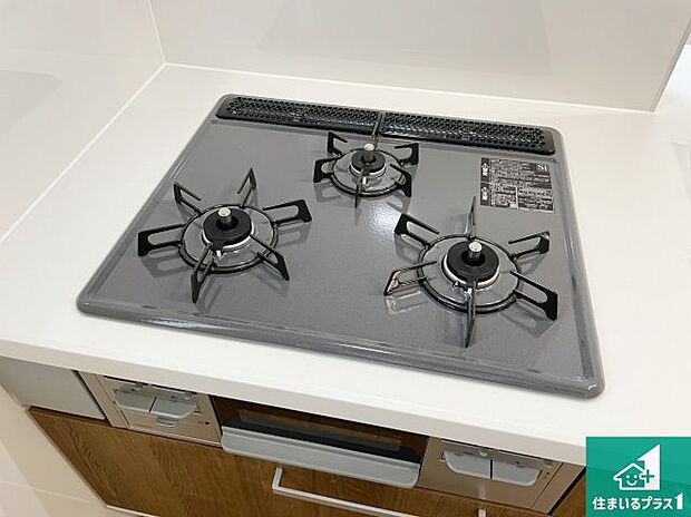 【コンロ】ダブル高火力Ｓｉセンサー付きコンロ！３口あるので、まとめて料理をする時も大活躍！