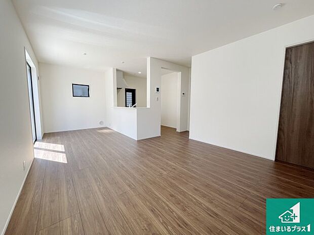 【居間・リビング】シンプルなリビングは家具次第で雰囲気を変えることができます！