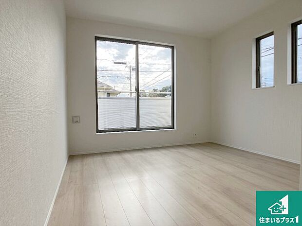 【洋室】収納スペースが充実しているので子供の成長に合わせてたくさん収納ができます！家族構成に合わせた様々な活用ができる収納！