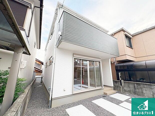 【外観】安心の10年保証!外観を美しく保ち、雨水で汚れを落とします!気になることがありましたら、お気軽にお問い合わせください!