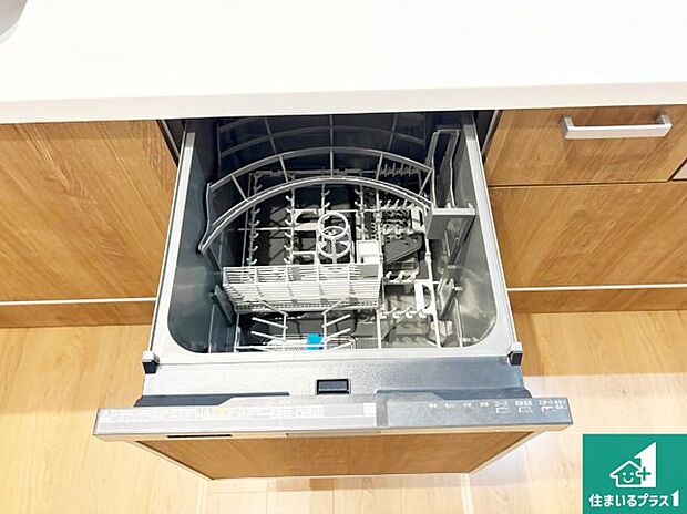 【食器洗い乾燥機】食事後の一仕事、食器洗いをボタン一つでお任せできちゃいます!場所を取らないビルトイン式なので、お料理スペースもしっかり確保!
