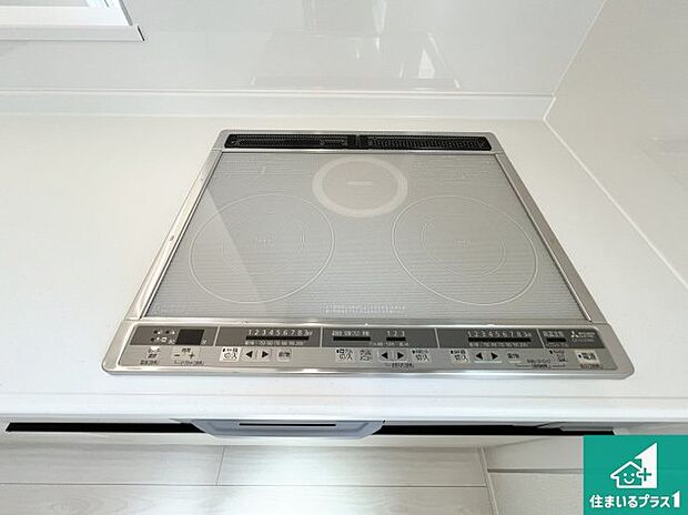 【コンロ】火を使わないので、安心なＩＨコンロ！でこぼこが無い構造なので、掃除もしやすく清潔に保てます！ 