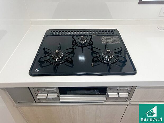 【コンロ】ダブル高火力Ｓｉセンサー付きコンロ！３口あるので、まとめて料理をする時も大活躍！