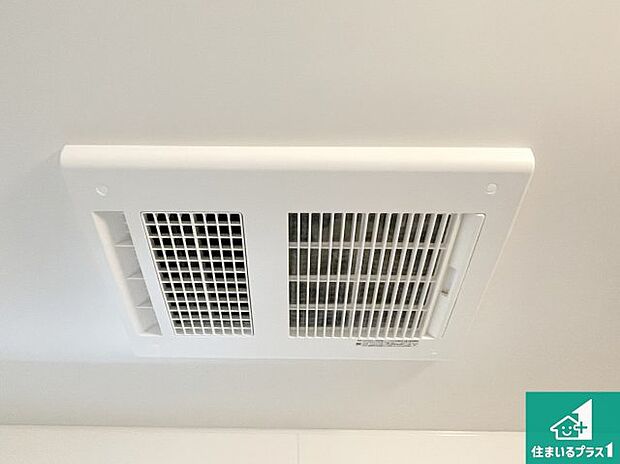 【浴室暖房乾燥機】四季を通して快適なバスライフをお手伝いする浴室暖房乾燥機!浴室の乾燥・暖房・涼風・換気はもちろん、24時間換気にも対応!