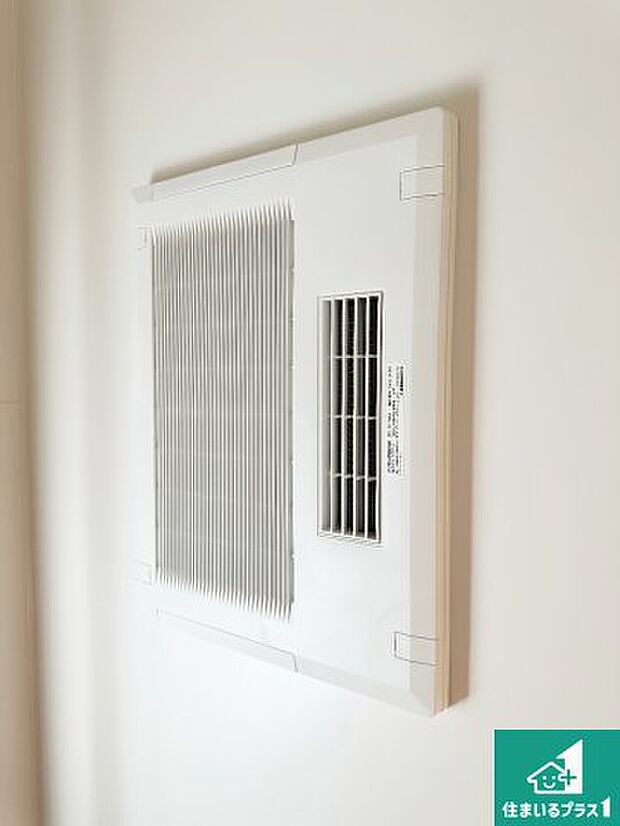 【浴室暖房乾燥機】四季を通して快適なバスライフをお手伝いする浴室暖房乾燥機!浴室の乾燥・暖房・涼風・換気はもちろん、24時間換気にも対応!