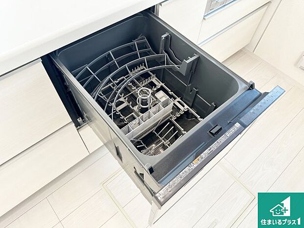 【食器洗い乾燥機】食事後の一仕事、食器洗いをボタン一つでお任せできちゃいます!場所を取らないビルトイン式なので、お料理スペースもしっかり確保!