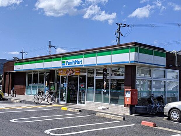 ファミリーマート 貴生川駅前店