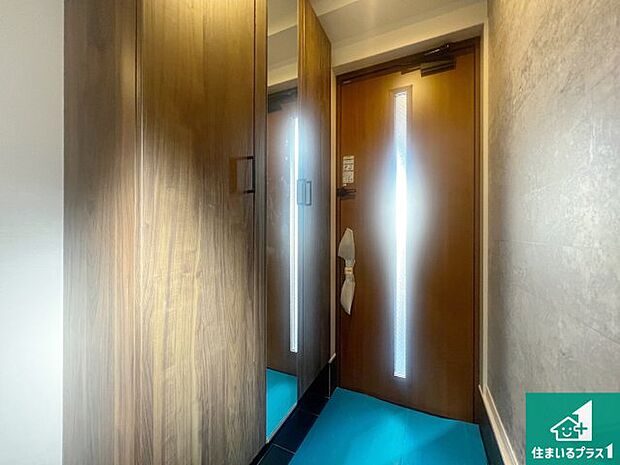 【玄関】シューズボックスにはたくさんの靴が収納できるので玄関周りはいつもスッキリ！ご家族が増えても安心！