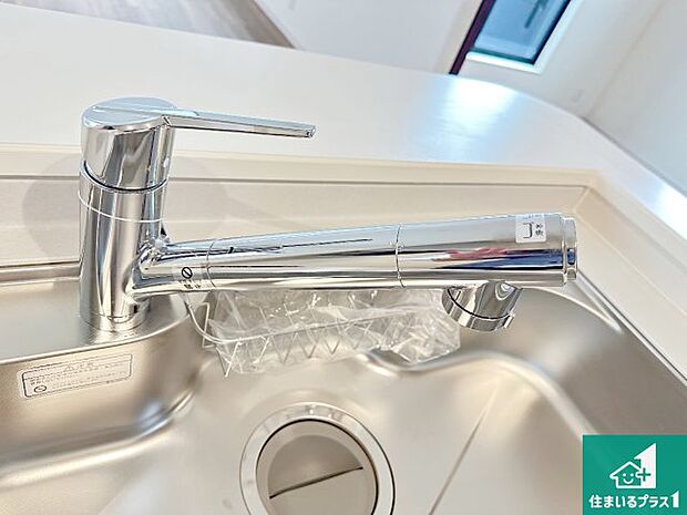 【キッチン水栓】浄水器を内蔵!炊飯時、お茶を作る時に安心してお水を使えます!お湯と冷水、浄水と原水、シャワーの切替えもワンタッチです!