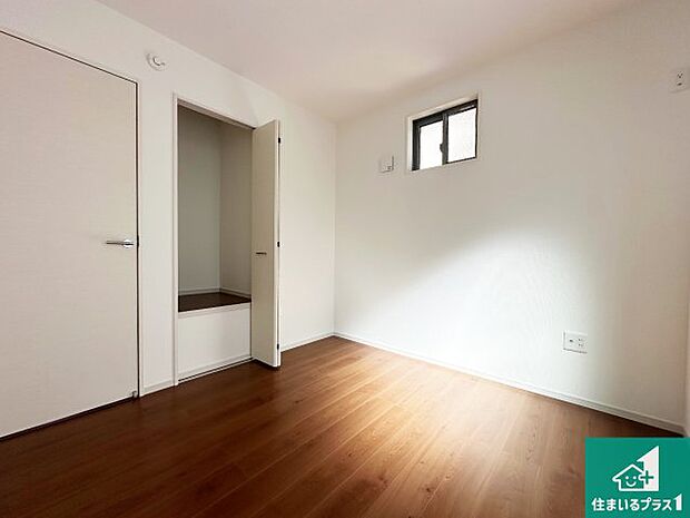 【洋室】シンプルな洋室は、自分好みのインテリアが楽しめます♪ご家族とインテリアや家具を選びに行くのは新築購入時の醍醐味の一つです。ぜひお楽しみください♪