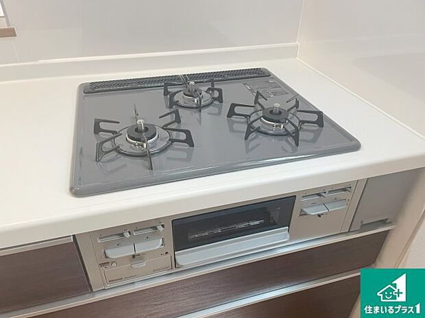 【コンロ】ダブル高火力Siセンサー付きコンロ!3口あるので、まとめて料理をする時も大活躍!