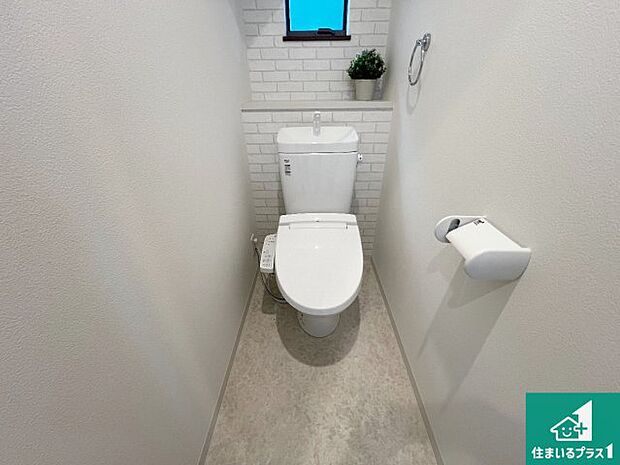 【トイレ】1・2階の2ヶ所にあるので、朝の忙しい時間の順番待ちもなく、深夜の利用にも大変便利です。