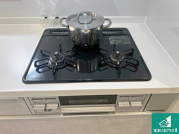 【コンロ】ダブル高火力Siセンサー付きコンロ!3口あるので、まとめて料理をする時も大活躍!