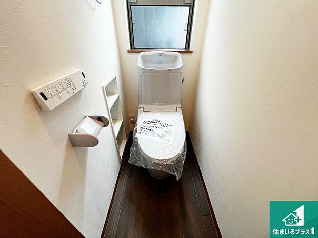 【トイレ】1・2階の2ヶ所にあるので、朝の忙しい時間の順番待ちもなく、深夜の利用にも大変便利です。