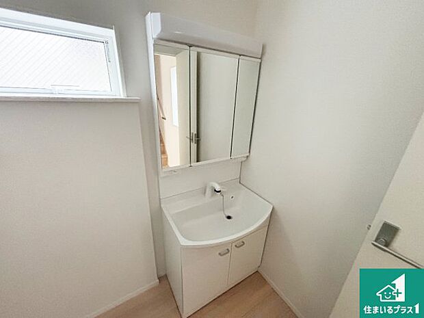 【洋室】シンプルな洋室は、自分好みのインテリアが楽しめます♪ご家族とインテリアや家具を選びに行くのは新築購入時の醍醐味の一つです。ぜひお楽しみください♪