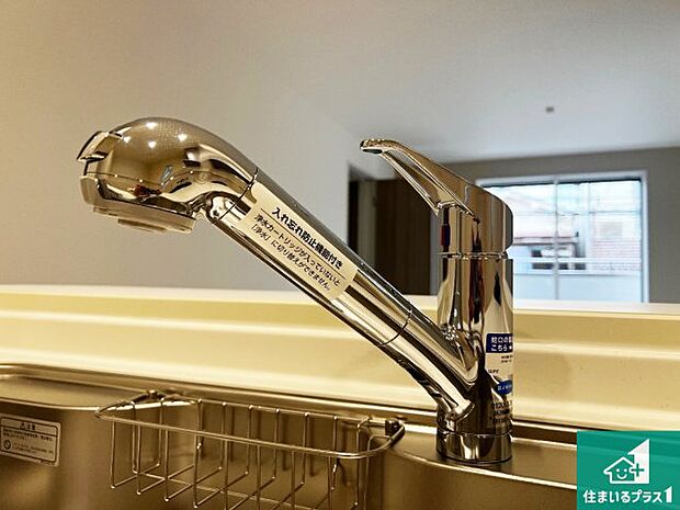 【キッチン水栓】浄水器を内蔵！炊飯時、お茶を作る時に安心してお水を使えます！お湯と冷水、浄水と原水、シャワーの切替えもワンタッチです！