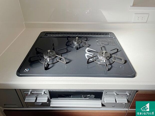 【コンロ】ダブル高火力Ｓｉセンサー付きコンロ！３口あるので、まとめて料理をする時も大活躍！