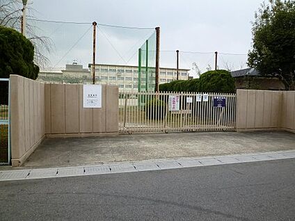 宇治市立西小倉中学校 徒歩550m