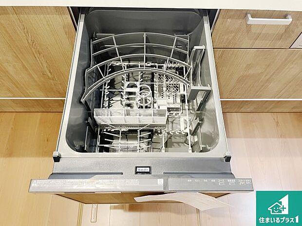 【食器洗い乾燥機】食事後の一仕事、食器洗いをボタン一つでお任せできちゃいます!場所を取らないビルトイン式なので、お料理スペースもしっかり確保!