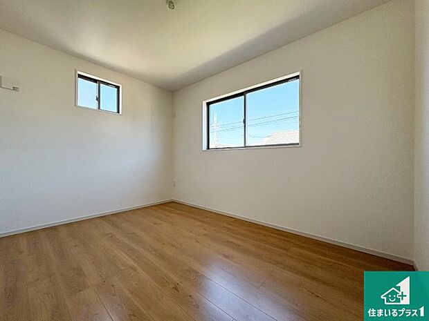 【洋室】シンプルな洋室は、自分好みのインテリアが楽しめます♪ご家族とインテリアや家具を選びに行くのは新築購入時の醍醐味の一つです。ぜひお楽しみください♪