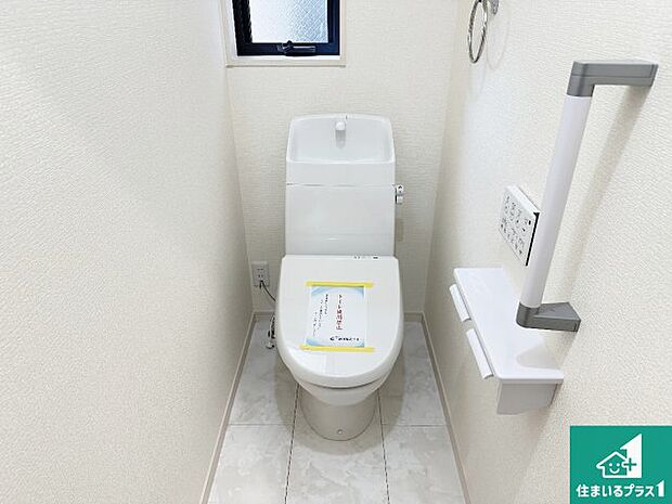 【トイレ】1・2階の2ヶ所にあるので、朝の忙しい時間の順番待ちもなく、深夜の利用にも大変便利です。